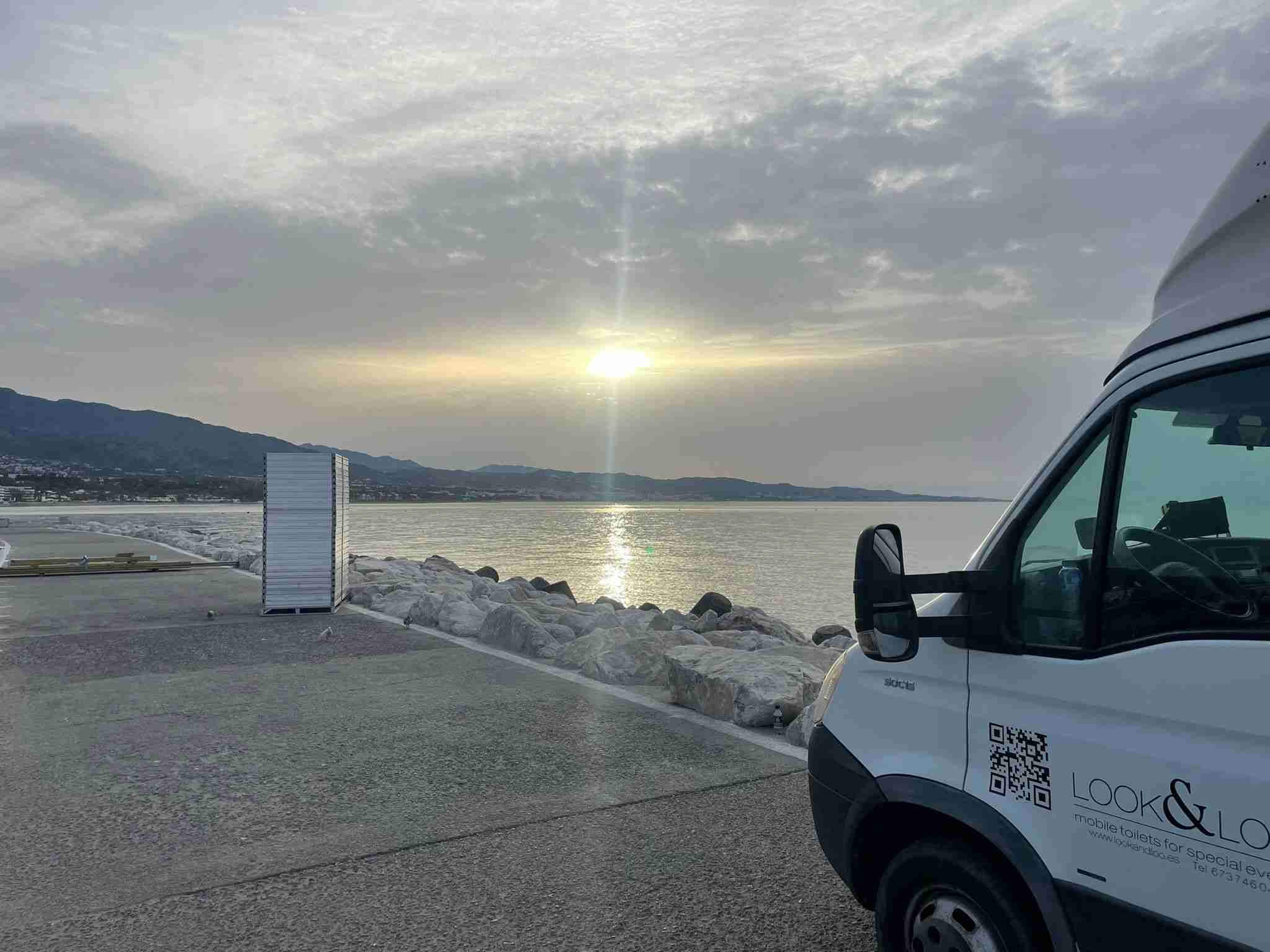 Casas de banho portáteis Look&Loo em regatas